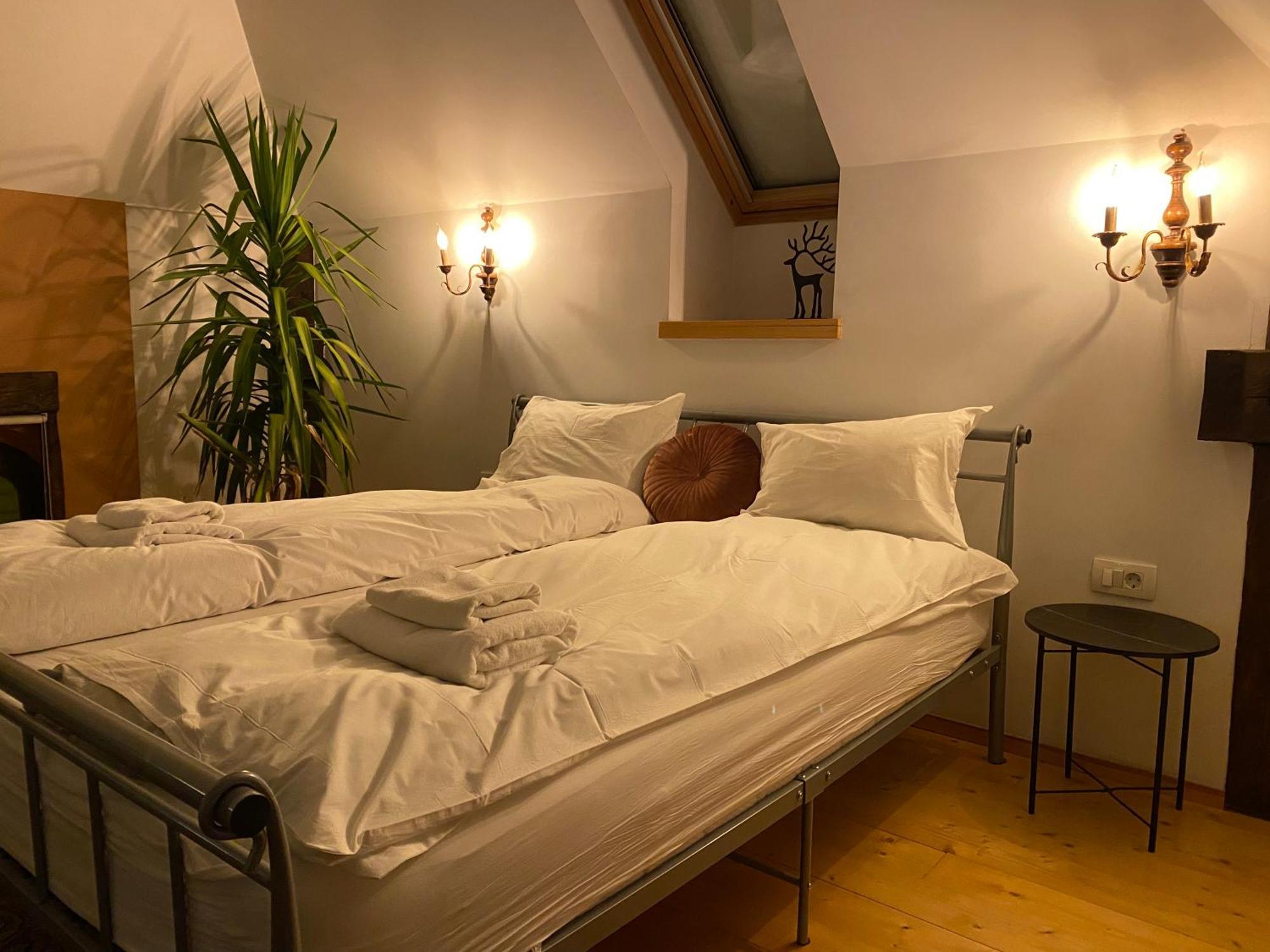 Rose'S Oldtown Apartment Брашов Экстерьер фото